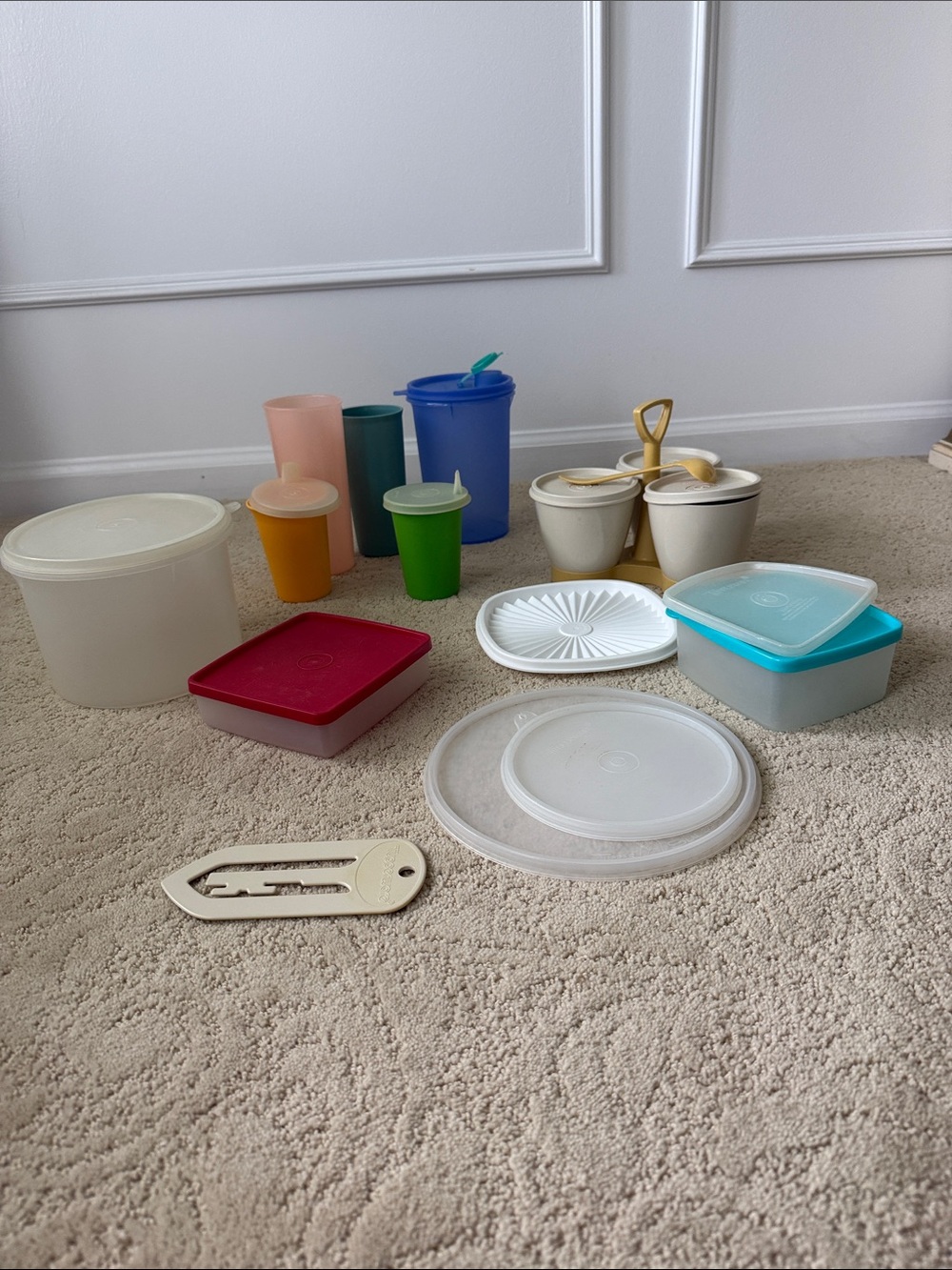 Tupperware-vintage lot of assorted pieces mixed containers, cups and lids